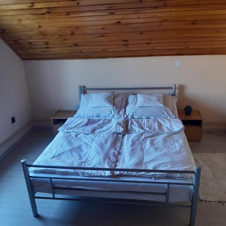 Toldi Apartman Hotel Кестели Екстериор снимка
