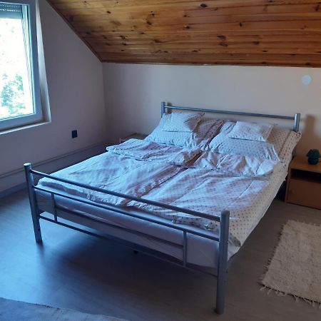 Toldi Apartman Hotel Кестели Екстериор снимка