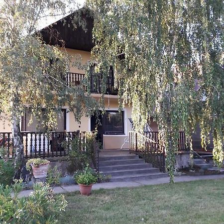 Toldi Apartman Hotel Кестели Екстериор снимка