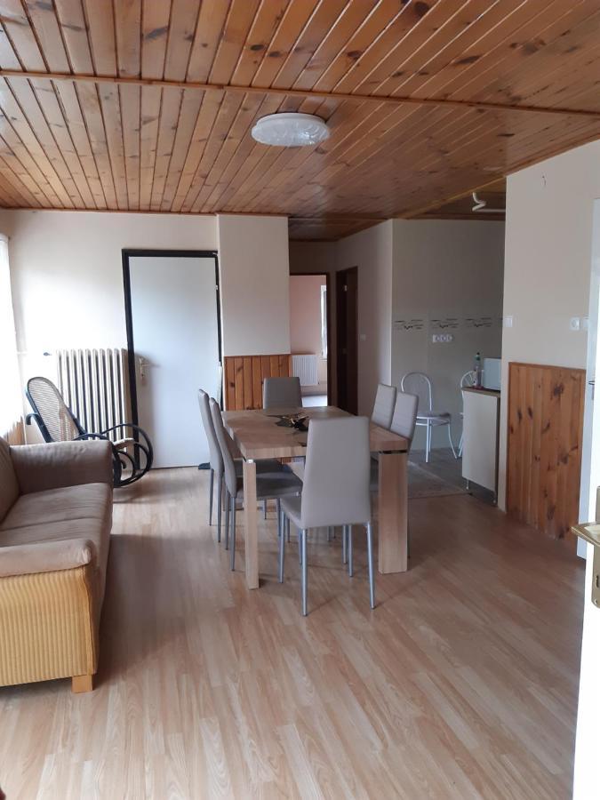Toldi Apartman Hotel Кестели Екстериор снимка