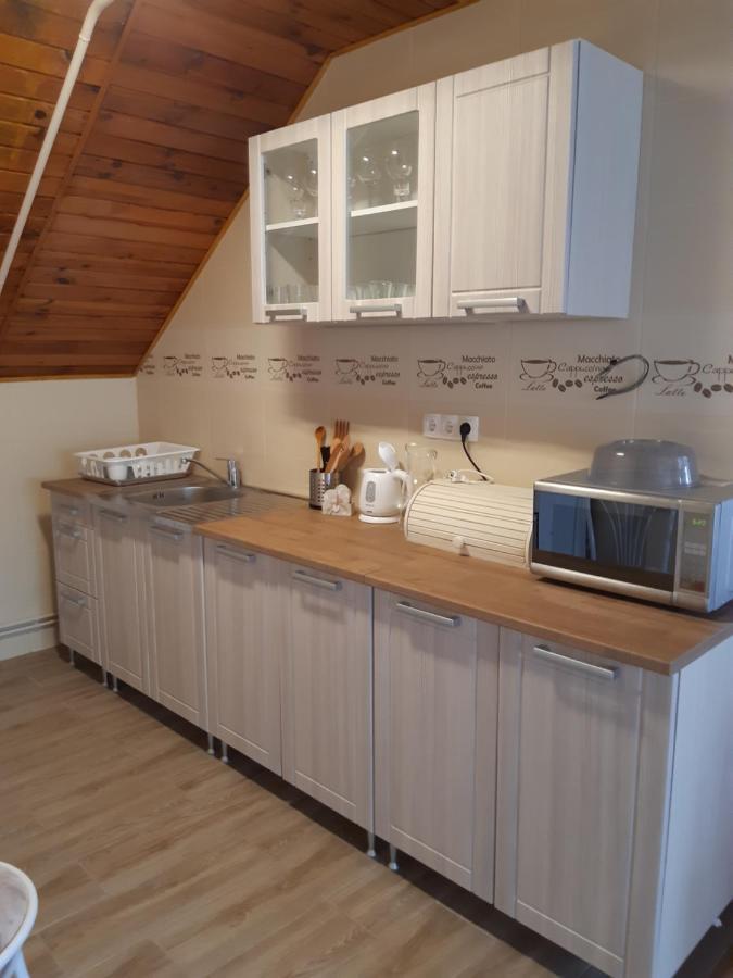 Toldi Apartman Hotel Кестели Екстериор снимка