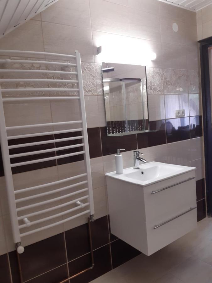 Toldi Apartman Hotel Кестели Екстериор снимка