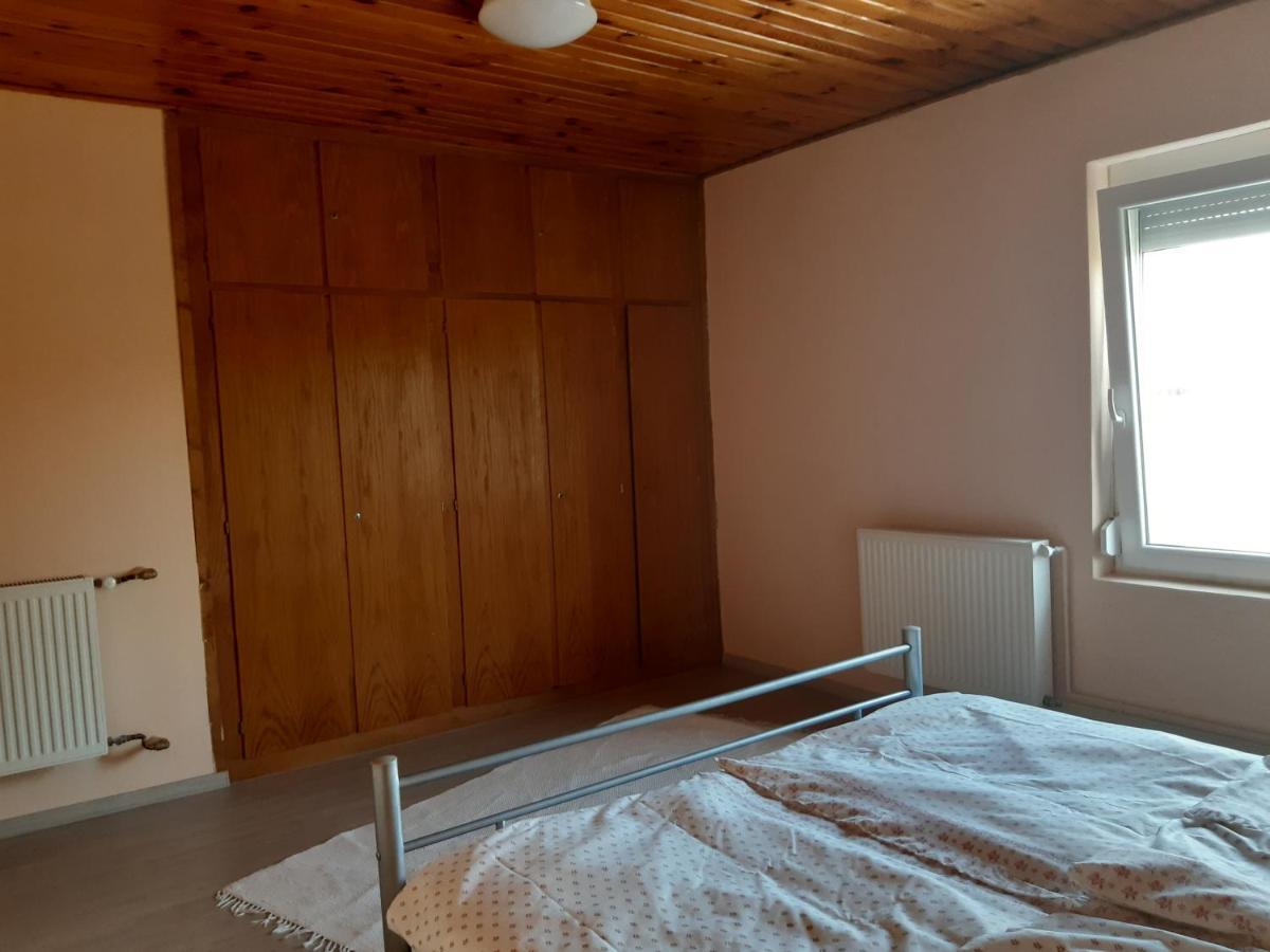 Toldi Apartman Hotel Кестели Екстериор снимка