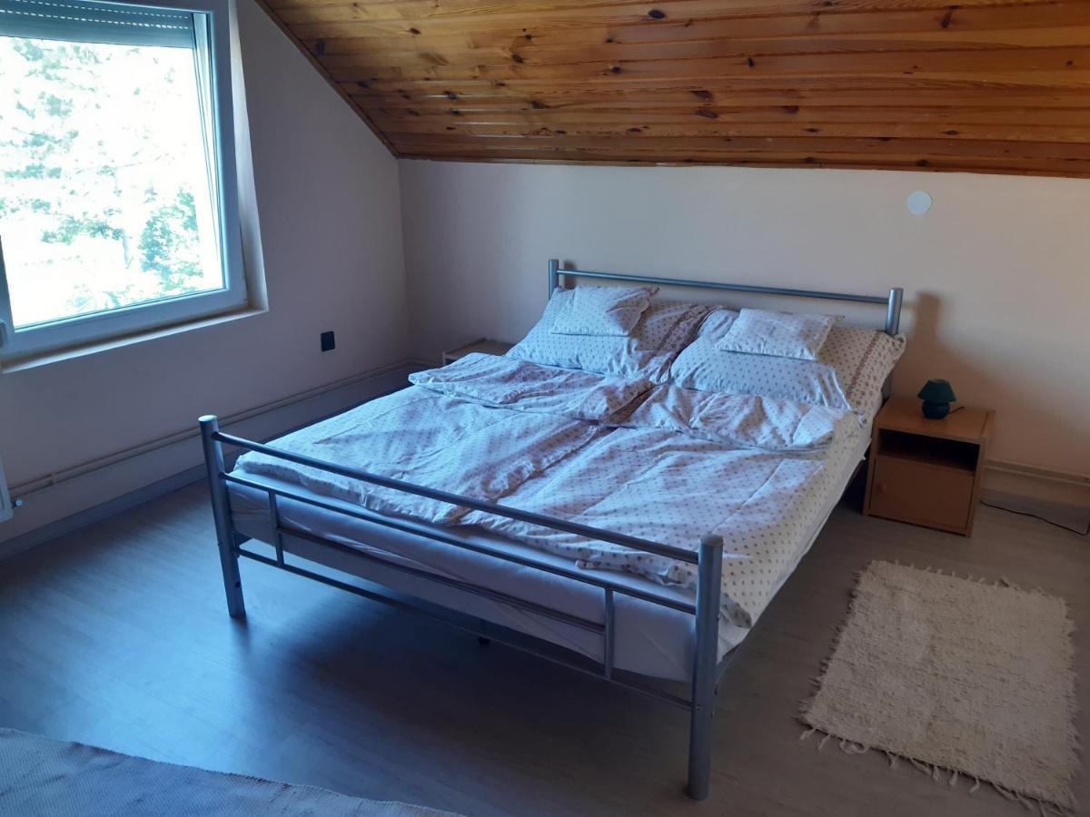 Toldi Apartman Hotel Кестели Екстериор снимка