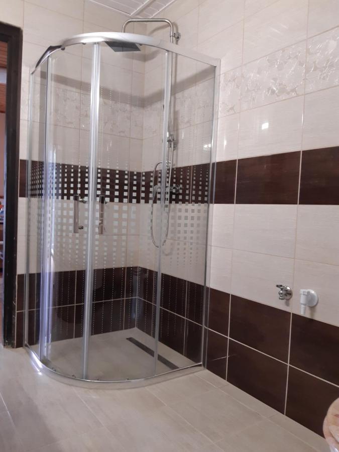Toldi Apartman Hotel Кестели Екстериор снимка