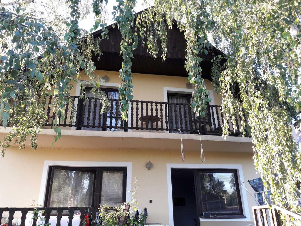 Toldi Apartman Hotel Кестели Екстериор снимка